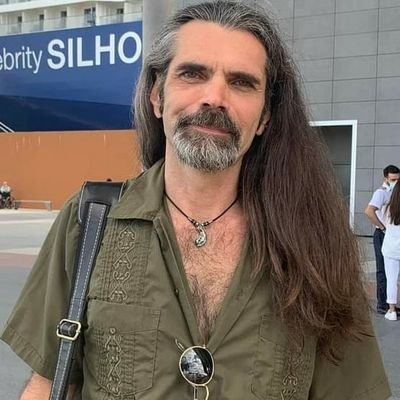 Just a gay man trying to live the dream.🏳️🌈
I'M NOT AT ALL INTERESTED IN FEMALES. PLEASE STOP FOLLOWING AND MESSAGING ME.