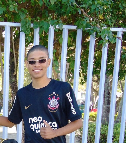 Sou uma pessoa alegre que torce pro Corinthians. Sou católico praticante, amo DEUS, Jesus e Nossa Senhora, amo minha família.