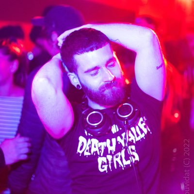 Queer. Anar. Séroindifférent. Punk. Hippie. Local DJ in Lyon #GlamAgainstTheMachine @bububuhler@mastodon.lol