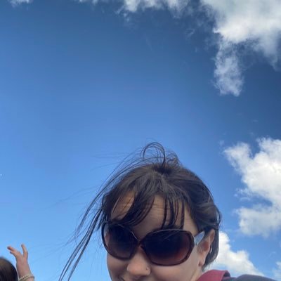 quennshi's profile picture. 🫥