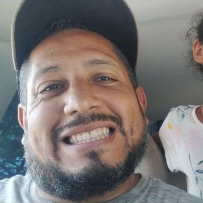 elrascael24's profile picture. 