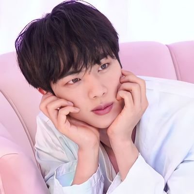⠀⠀              i live so i'm loving seokjin 🎠