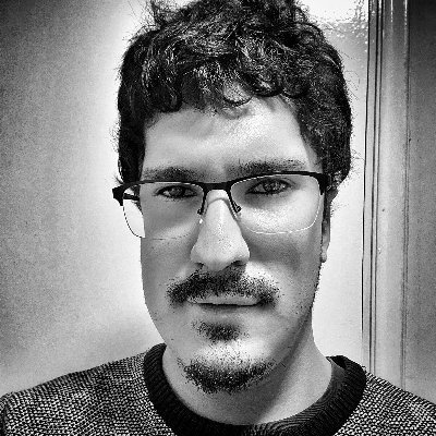 Abogado de la @uchile. También gamer, audiófilo y músico.