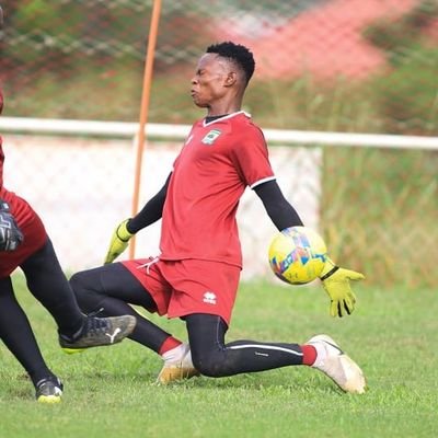 Am Enoch and I am a goalkeeper 
And I won't a help .. if you are a team and you want a goalkeeper you just informed me and I will make what you for you thank