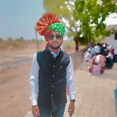 हम हिंदू हैं तान के सीना चलते हैं
यह हिंदुस्तान है हिंदू शेर ही यहां पलते हैं।