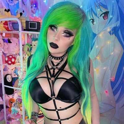 18+ only • erotic model • femdom switch • petplay🐶 • abdl/ddlg🍼• kink & fetish queen • @satans_sis is my personal ♡ 120k on IG • taken by my gf❤️‍🔥