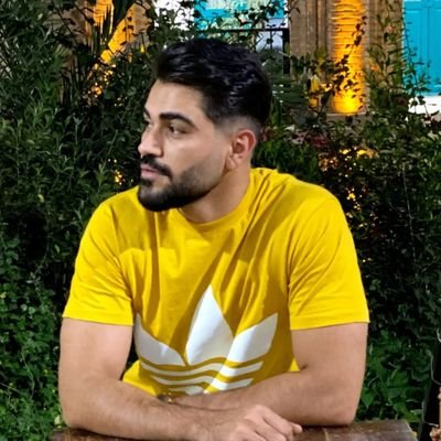 در اولین سال و آخرین سال که شهر مسجد سلیمان برف آمد به دنیا اومدم خیلی سنی نداشتم که به اهواز مهاجرت کردیم و تا امروز در شهر اهواز زندگی کردم