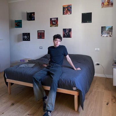 PurpleJimz's profile picture. pesce fuor d’acqua