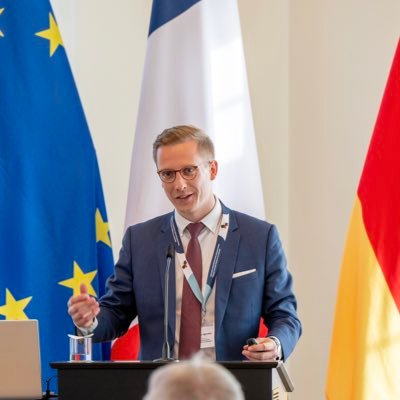 Director of #Partnerschaftsverband Rheinland-Pfalz/4er-Netzwerk 🇩🇪🇫🇷🇵🇱🇨🇿 Regional Adviser for @dfbf_fcfa 🇩🇪🤝🇫🇷 #GenerationEuropa 2023 by @ofaj_dfjw