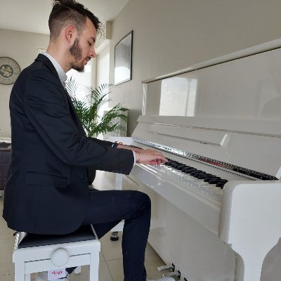 Only_plays's profile picture. 