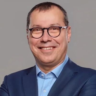 Atatürkçü, İnfo Yatırım GMY, MY Eğitim Danışmanlık, Galatasaray Spor Kulübü Divan Kurulu Üyesi, en önemlisi baba.
https://t.co/cWaU6OBMFM