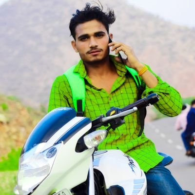 बात कोई नहीं मानता, बात का बुरा सब मान जाते है...