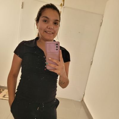 Anna!😇 
26 Años ! 
Acuariana ! ♒
Prof de Danzas Folkloricas Argentinas !