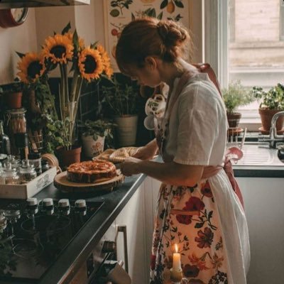 مسالمةٌ. بيدَ أن حروبَ الأرضِ في صدري.* | 