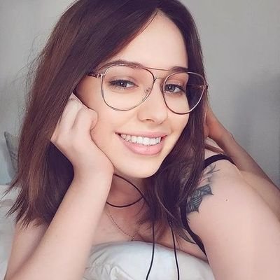 Coucou, moi c'est Sandrine âgée de 26 ans célibataire nouvelle sur Twitter merci ❤️😘