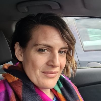 Lover of all things crazy, creative, cool.
Friend, wife, mum, daughter, sister.
