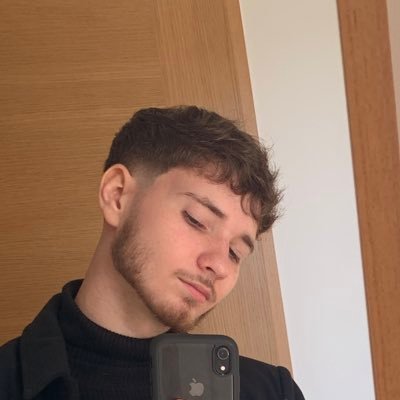 LoicJulou's profile picture. Pronom personnel de la deuxième personne du pluriel (réel ou de politesse).

C’est marrant pk quand on demande de faire la bio y’a marqué « Décrivez vous »