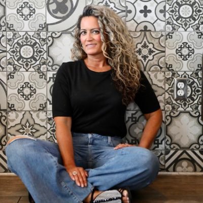 REALTOR® | Lifestyle + Visual Marketing Strategist l Best-Selling Author | International Speaker | Host Home Staging TV | Let's Chat https://t.co/eQg8q6dufr