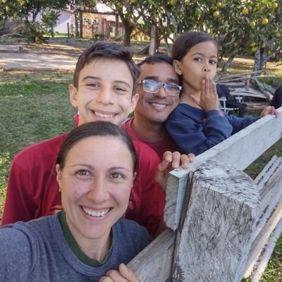 Aprender sempre, fazer novas amizades , curtir ao máximo a família, buscar sempre a Deus. Empreendedorismo cortunix + vida bombando .