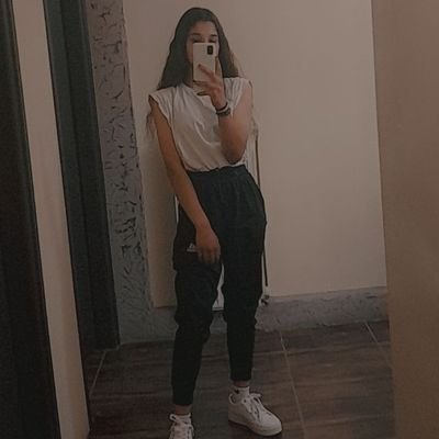 Hayatım mahwolurken attığım bu yersiz gülüşler, islah olmayacagimin kanitidir