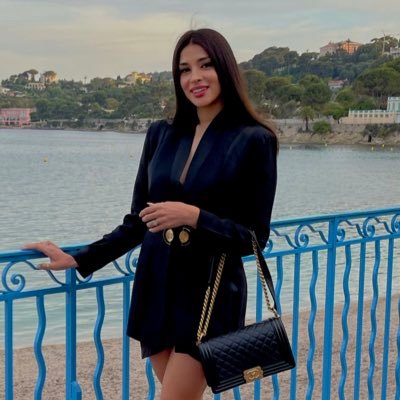 farahrosestudio's profile picture. Art Director - Founder @ODDITYMAG