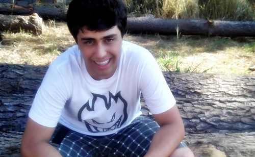 Cachoeira Paulista ,16 anos Eminem,Corinthians,Truco,Futebol,Academia,Felicidade
Familia,Amigos,Fotos, DEUS *-*