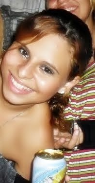 Eu sou sim a pessoa que some, que ama, que vai embora, que aparece do nada, que fica porque quer. Se isso é bipolar entao ; Sou assim tão bipolar (: