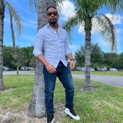 NoMo__MrNiceGuy's profile picture. Graphic Designer in between the past and future striving to stay forever present