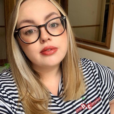 Mum of two girls | Seaside dweller | Lover of rubbish pop music & eating too much chocolate | Good Egg 💘