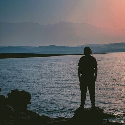 harmeeksinghakj's profile picture. Dropped out Media Studies 
After realising people only have 3-seconds attention span and like memes.
Social Media & Branding @ Hitbullseye