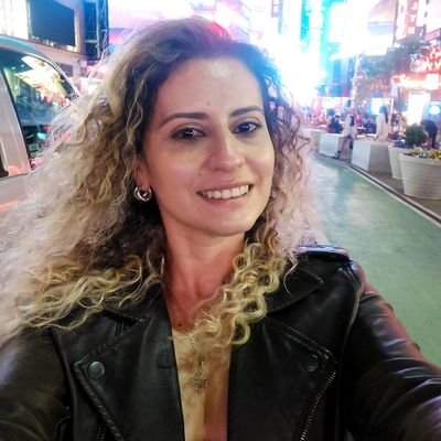 LauraCoteR's profile picture. 🦋Psicóloga - MSc en Psicobiologia...
☕ Café colombiano, oscuro y sin azúcar.
🥊 Santandereana en Bogotá.
✍️ La izquierda sólo para escribir.