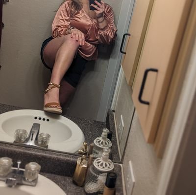 https://t.co/oRJizSEQcP
Thick 🍑
Blonde 💛
34G 👀
Cute feet 👠
$10/month - come check it out 😘