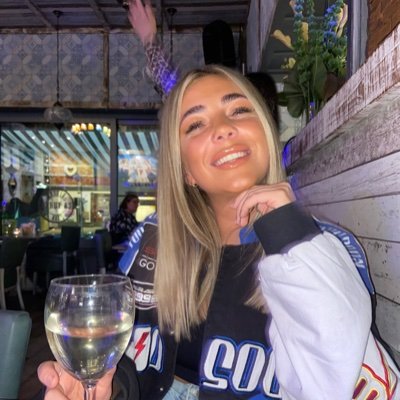 ellmiddlemiss's profile picture. 2 4