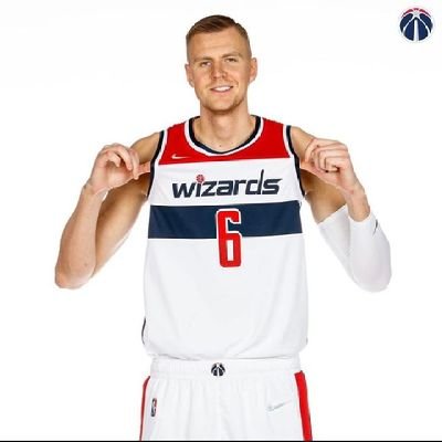 7 anos odiando e amando esse time
fã n°1 do porzingis 
sofredor pelo wizards e browns