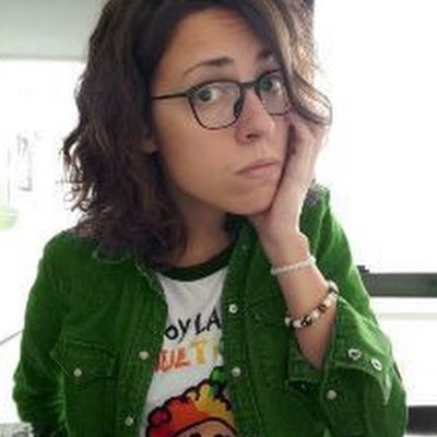 luarinblue's profile picture. ... algo marcada por la #TeoríaDelDuende