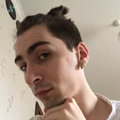 Веселковий хлопець 🏳️🌈 зі Львова, що вирішив вести свій Твіттер)