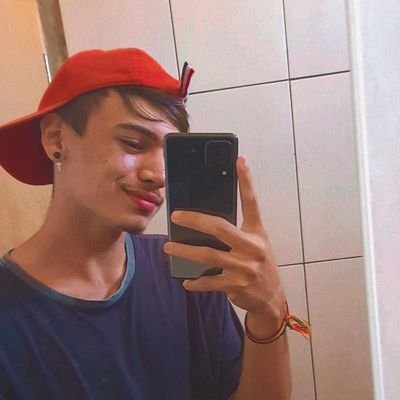 Andreyy05_'s profile picture. A realidade é uma ideia e um sentimento cujo não conseguimos explicar, apenas existir e sentir.