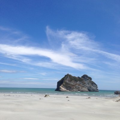 LaAu_Watson's profile picture. she/her, fan account, #bedelulu