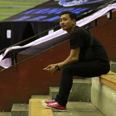 a hug for everyone ( ˘ з(˘⌣˘)
sepak bola n futsal its my life
