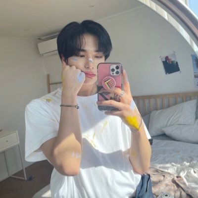 hi! i write aus . . . sometimes :) | reading and writing | works on moments🤍