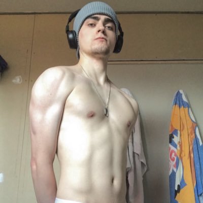 rayzybazylol's profile picture. 20