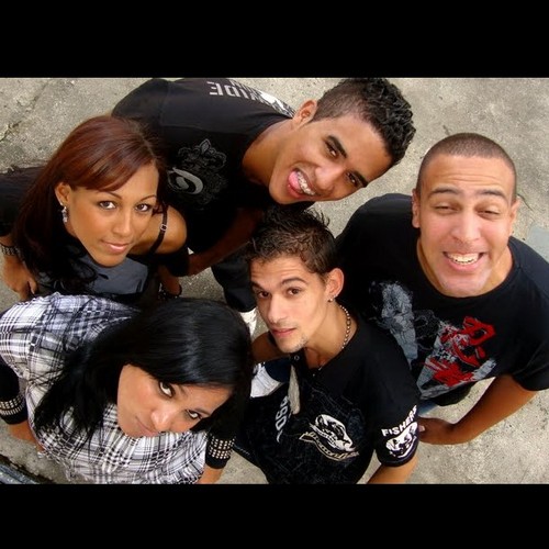 cacthus's profile picture. Somos uma banda de rock cristão.
Tati no vocal, Bia e Luizinho nas guitarras, Cacá na batera e o nosso mais novo integrante, Hugo no baixo.