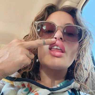 lorrianeleslie's profile picture. 