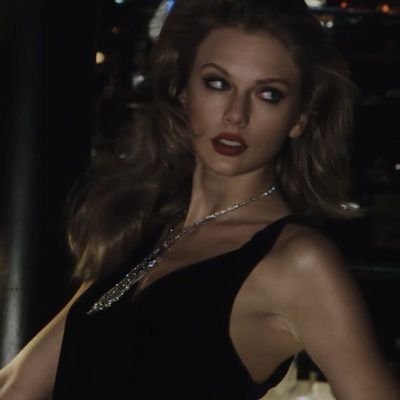 goldnevermore's profile picture. all’s fair in love and poetry