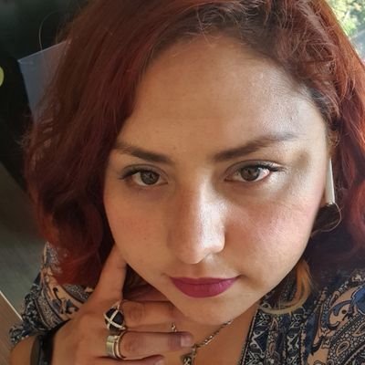 Emprendedora, Social Media Strategist, comunicóloga, productora, interesada en las TIC, música, fotografía y arte.