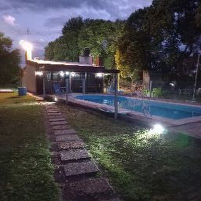 SIEMPRE VERDE.Complejo para disfrutar de la naturaleza. Casa con quincho parrillero Árboles frutales. Animales de Granja. Juegos infantiles y deportivos.
