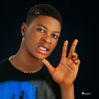 1⃣ Unsigned / Performing Artist
2⃣ Songwriter
3⃣ Afro || Trap || Hip pop
4⃣ Member of Degreat Comedy
5⃣ FBE leader
6⃣ For bookings call +2348162773730
🇳🇬