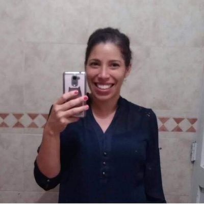 Diseñadora de Interiores
Community manager
Emprendedora
... 
Buscando algún paraíso sin cerrar