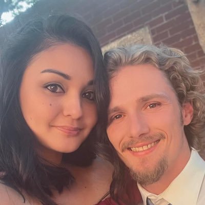 Married. Dad of 4. Veteran. Educator. played some football in college. ig: jkasparenbysk