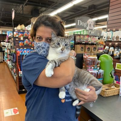 Pet Store Owner @bosleysColumbia Board Member of @petscanadaorg , Volunteer, Pet Lover, Sassy Girlboss! 👑 Opinions are all of my own 🤷🏽♀️